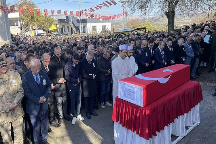 Şehit Piyade Sözleşmeli Er Hüseyin Korkmaz Gaziantep'te son yolculuğuna uğurlandı haberinin görseli