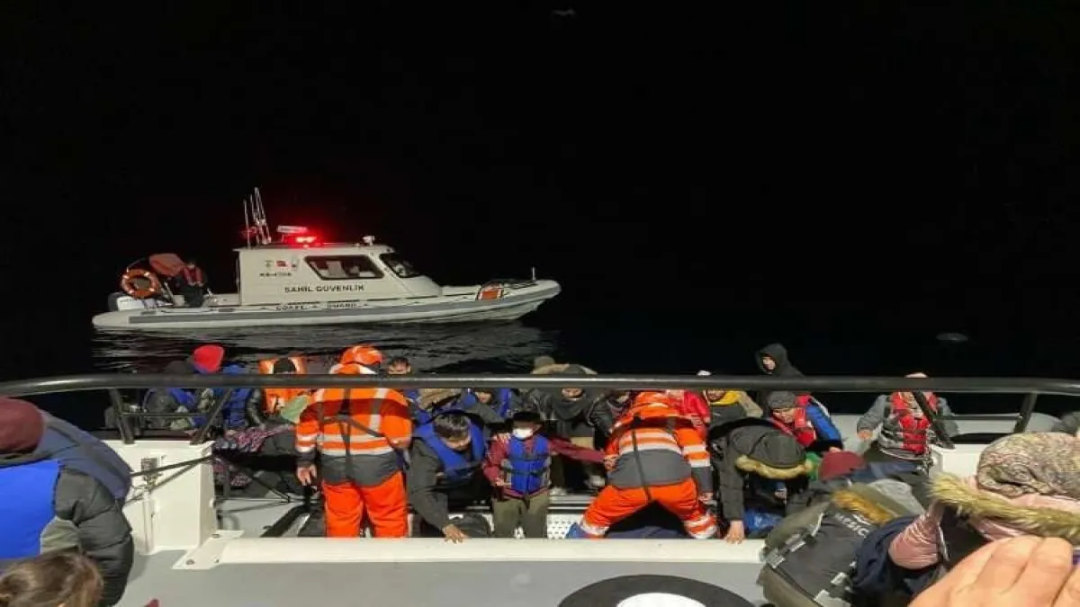 İzmir açıklarında 49 düzensiz göçmen kurtarıldı haberinin görseli