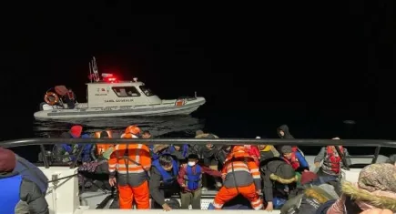İzmir açıklarında 49 düzensiz göçmen kurtarıldı haberinin görseli