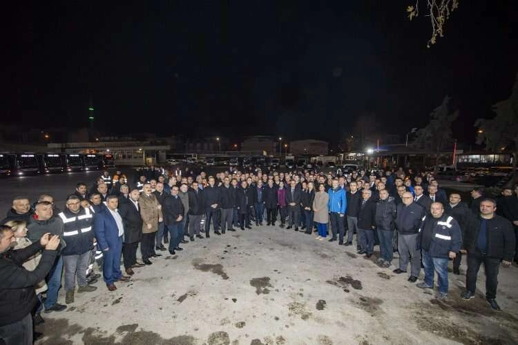 Başkan Soyer, ESHOT çalışanlarının yeni yılını kutladı haberinin görseli