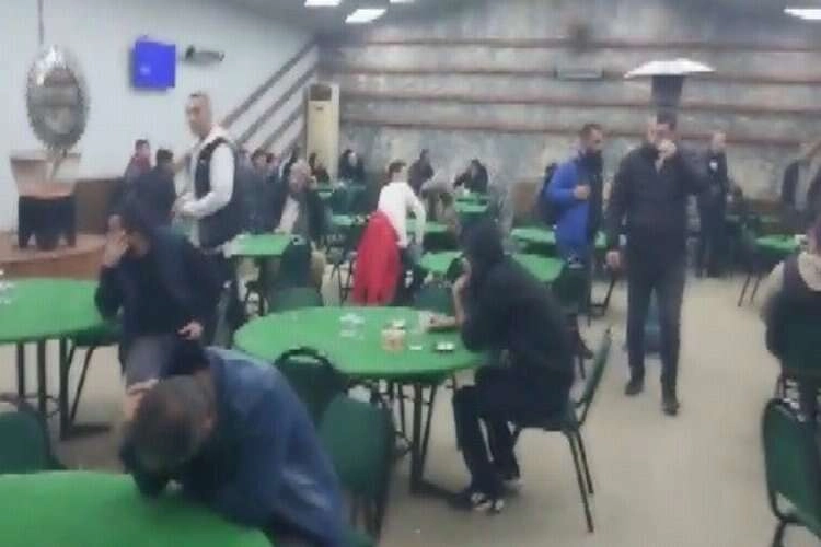 Mühürlenmiş kıraathanelerde kumar oynarken yakalandılar haberinin görseli