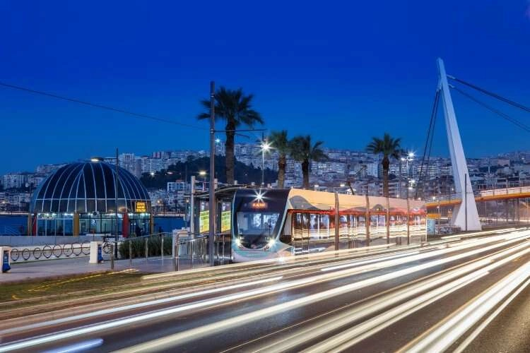 İzmir Büyükşehir Belediyesi yılbaşı gecesine hazır haberinin görseli