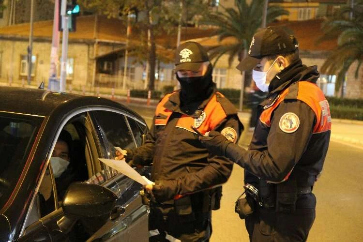 İzmir'de yılbaşında 6 bin polis görev başında haberinin görseli