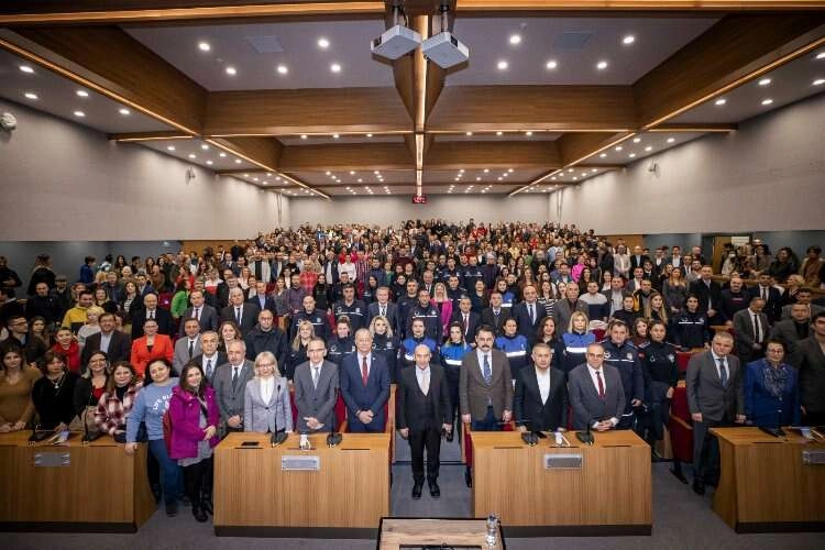 “İzmir Türkiye’nin gelecekteki umududur” haberinin görseli