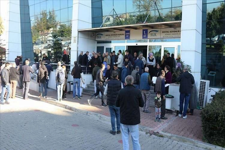 SGK merkezleri borçlanma başvuruları için yarın da mesai yapacak haberinin görseli