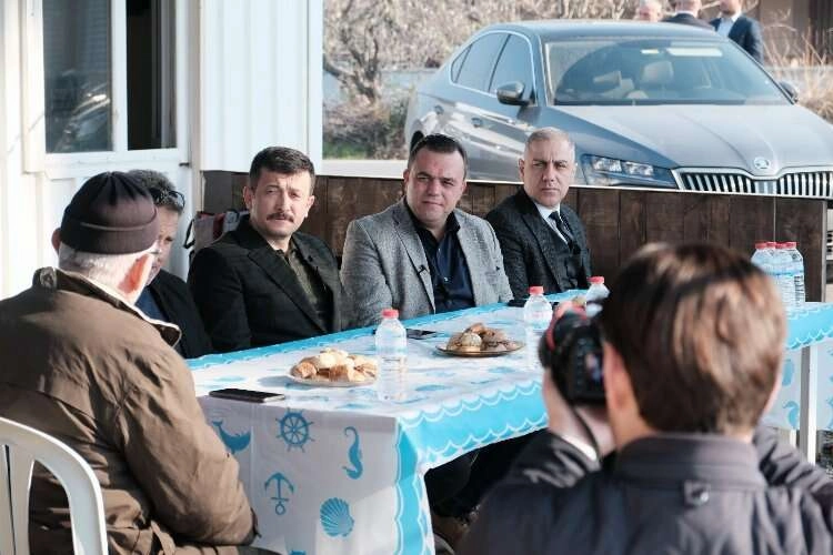 Seferihisarlı balıkçılara yılın son müjdesi AK Parti'den haberinin görseli