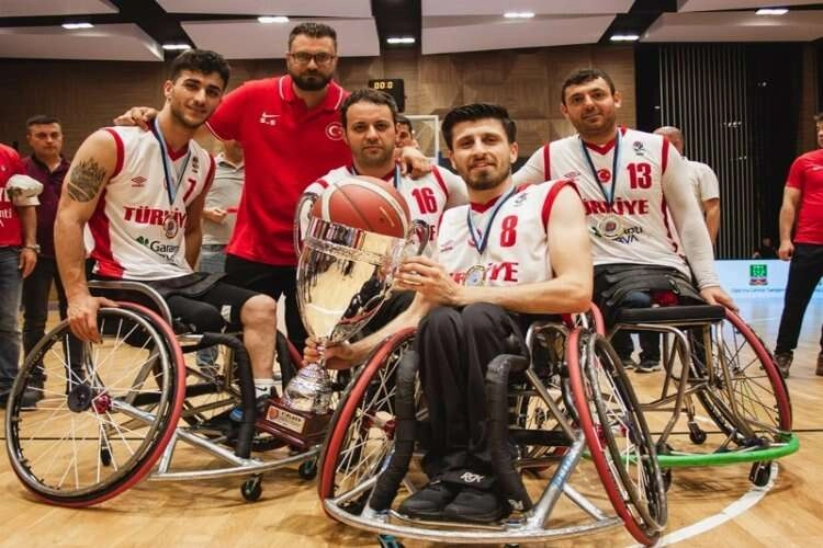 İzmir’in yıldızlarına 2022’de madalya yağmuru haberinin görseli