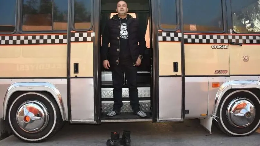 Çocukluk hayalini gerçekleştirip, aldığı minibüsü karavana çevirdi