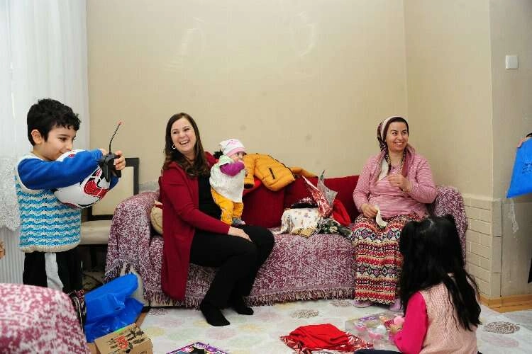Balçova’da Çalkaya Ailesi’nin yılbaşı klasiği haberinin görseli