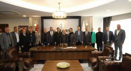 AK Parti İzmir’den oda başkanlarına rozet