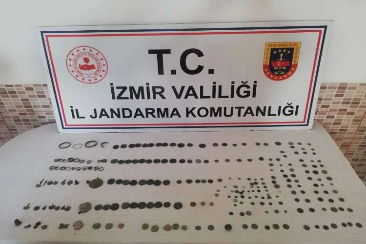 İzmir'de 238 parça tarihi eser ele geçirildi haberinin görseli