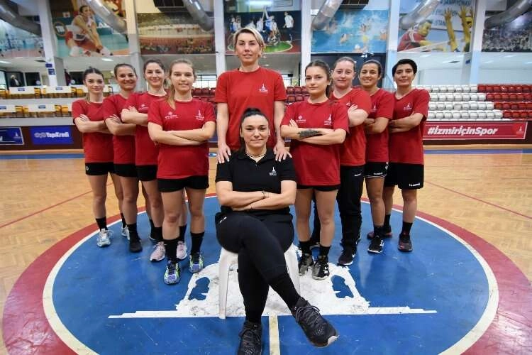 İzmir ekibinde hedef çeyrek final haberinin görseli