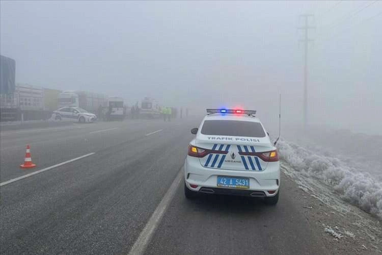 Konya'da askeri aracın tıra çarpması sonucu 2 asker şehit oldu, 2 asker yaralandı haberinin görseli