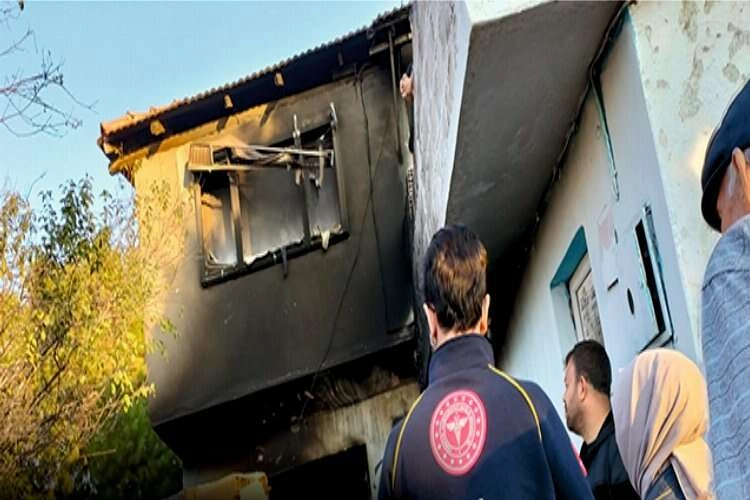 İzmir'de yaşadığı evi kundaklayan şüpheli tutuklandı haberinin görseli