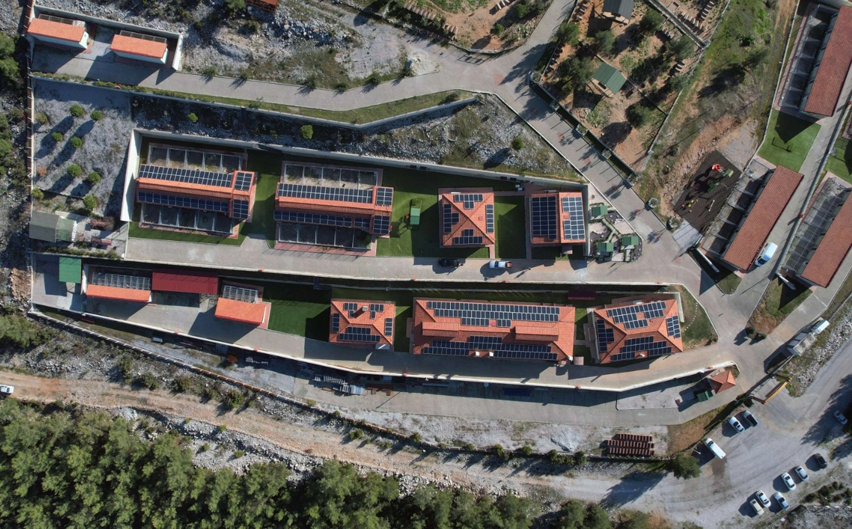 Geçici hayvan bakımevinin enerjisi güneşten