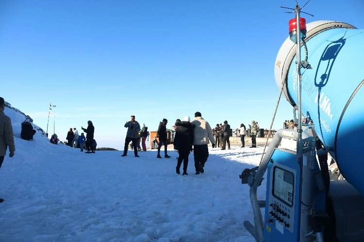 Uludağ’da suni kar yağışı başladı haberinin görseli