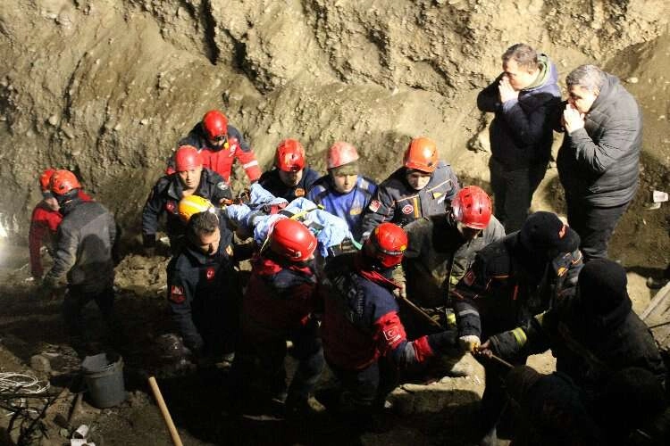 Kuyuya düşerek hayatını kaybeden baba-oğlun cenazeleri teslim alındı haberinin görseli