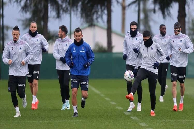 Trabzonspor, Alanyaspor'a konuk olacak haberinin görseli