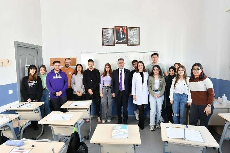 Bayraklı Belediyesi eğitim kurumu için sınav yapacak haberinin görseli