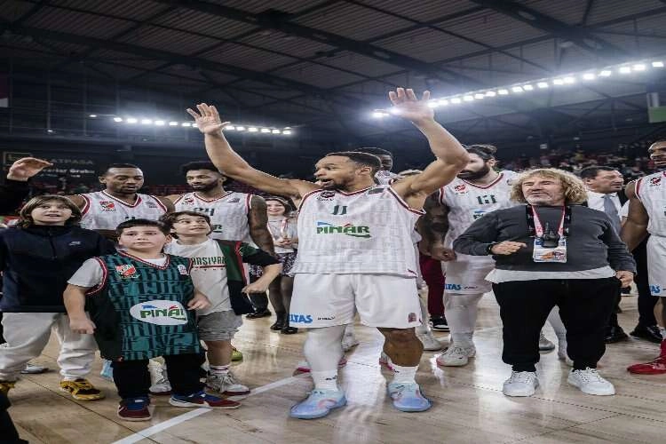 Pınar Karşıyakalı Jaylon Brown, 3 sayı rekoru kırdı haberinin görseli