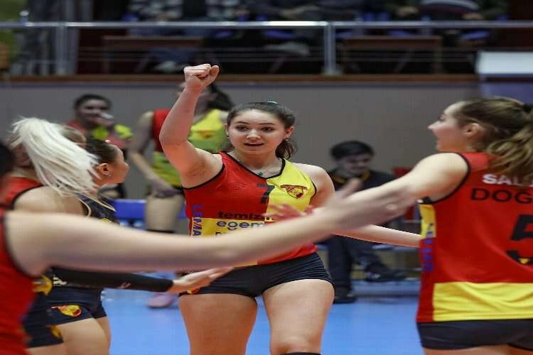 Göztepe Voleybol, 10 maçtır kaybetmiyor haberinin görseli