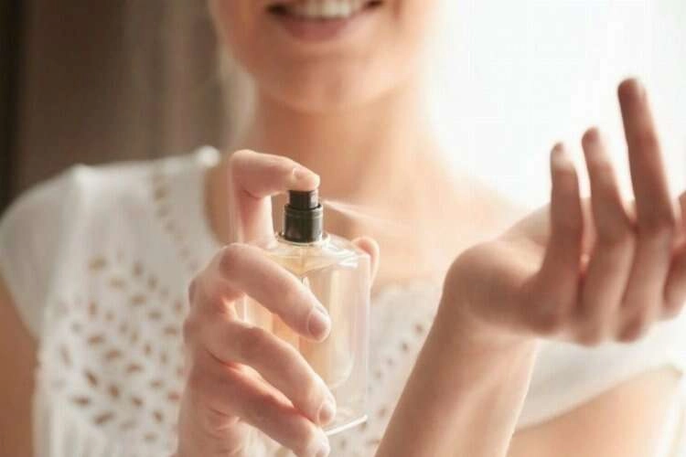 Parfümlerin kalıcı olması için ne yapabiliriz? haberinin görseli