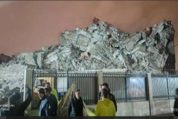 İzmir'de İl Emniyet Müdürlüğü binası çöktü haberinin görseli
