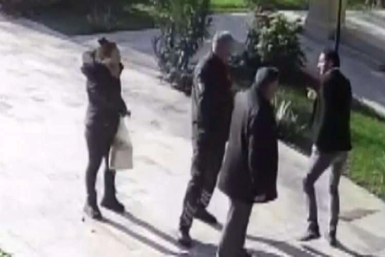 İzmir Bayraklı'da apartman yöneticisi kadına komşusundan çöp dayağı haberinin görseli