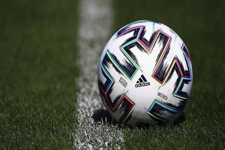 Futbolda ara transfer dönemi yarın başlayacak haberinin görseli