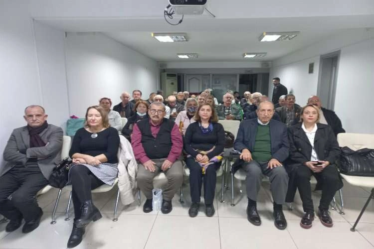 CHP Konak’tan memurlara mesaj: “Bütün sorunlarınızı çözeceğiz”    haberinin görseli