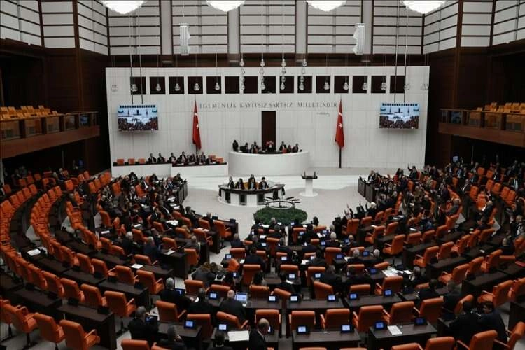 Memur ve emekli maaş artışlarını içeren kanun teklifi, TBMM Genel Kurulunda kabul edildi haberinin görseli