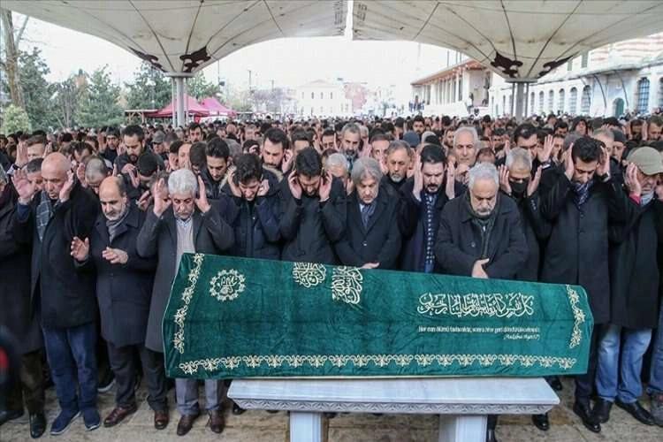 Sanatçı Burhan Çaçan, son yolculuğuna uğurlandı haberinin görseli