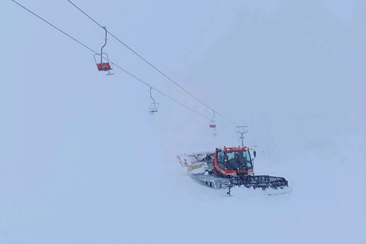 Saklıkent Kayak Merkezi'nde kar kalınlığı bir metreyi geçti haberinin görseli