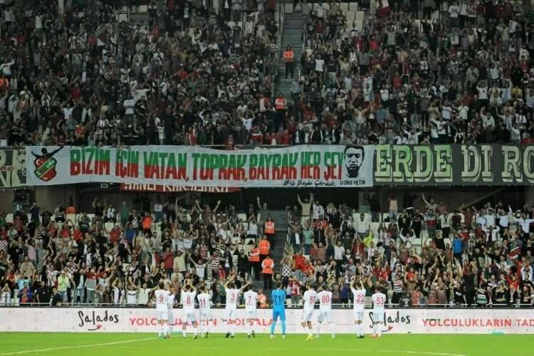 Karşıyakalı taraftarlardan tesis ziyareti haberinin görseli
