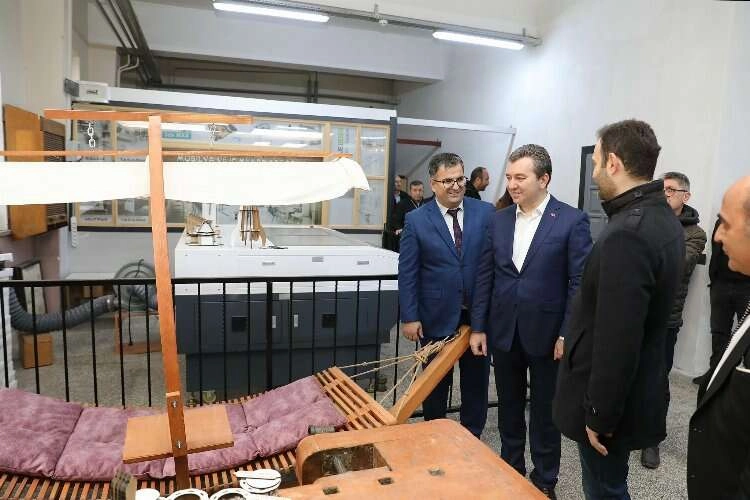 Bergama’nın parklarını öğrencilerin yaptığı banklar süsleyecek haberinin görseli