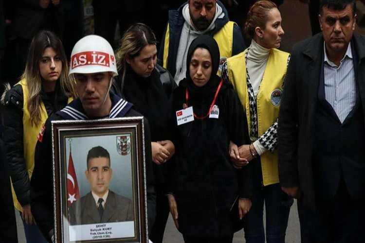 Şehit Uzman Çavuş Selçuk Kurt, Mersin'de son yolculuğuna uğurlandı haberinin görseli