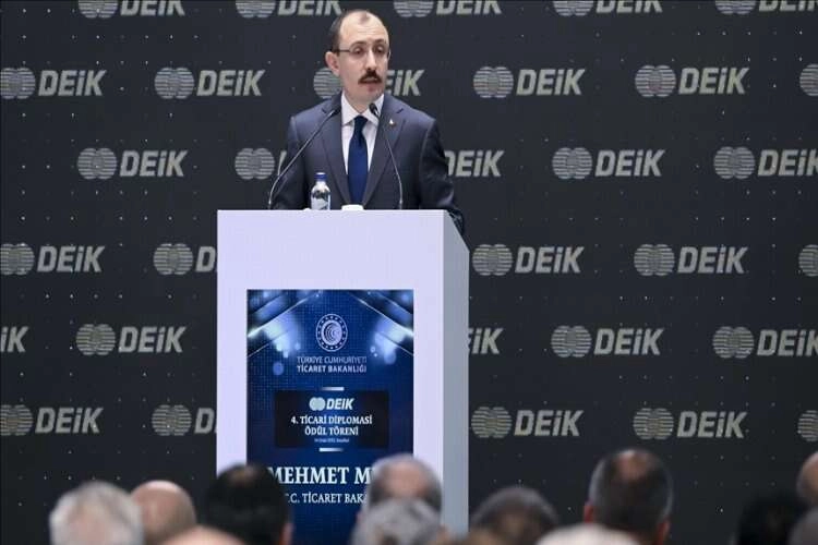 Ticaret Bakanı Muş: İhracat büyümenin itici gücü olmaya devam etti haberinin görseli