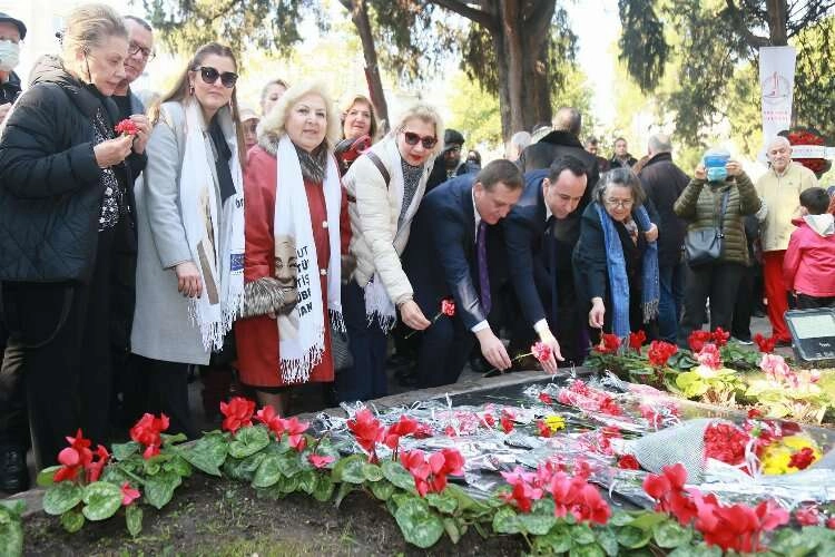 Büyükçekmeceli Kadınlar Zübeyde Hanım’ı mezarı başında andı haberinin görseli