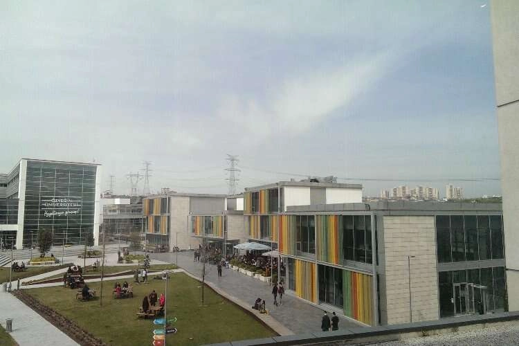 Özyeğin Üniversitesi Araştırma Görevlisi alıyor haberinin görseli
