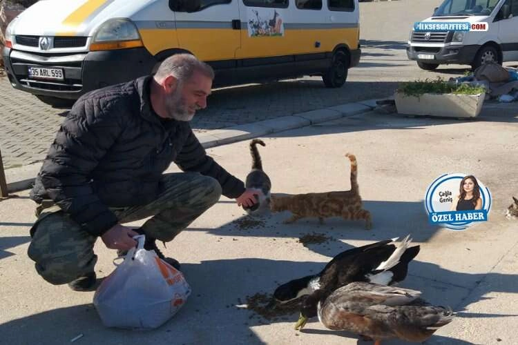 Kriz can dostları da vurdu:  Kemik bile parayla! haberinin görseli