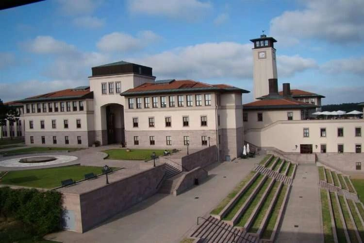 Koç Üniversitesi Öğretim Üyesi alımı yapacak haberinin görseli