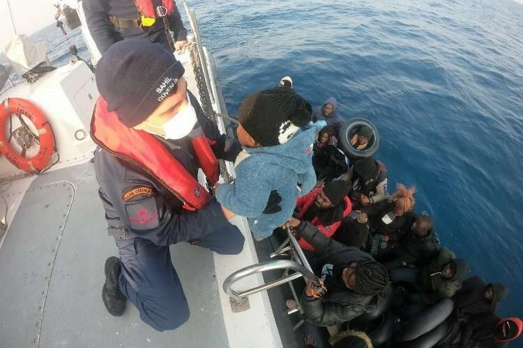 Yunanistan'ın ölüme ittiği 99 göçmen kurtarıldı haberinin görseli