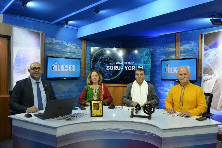Hintliler, İzmir’in sokak  lezzetlerini tadacak haberinin görseli