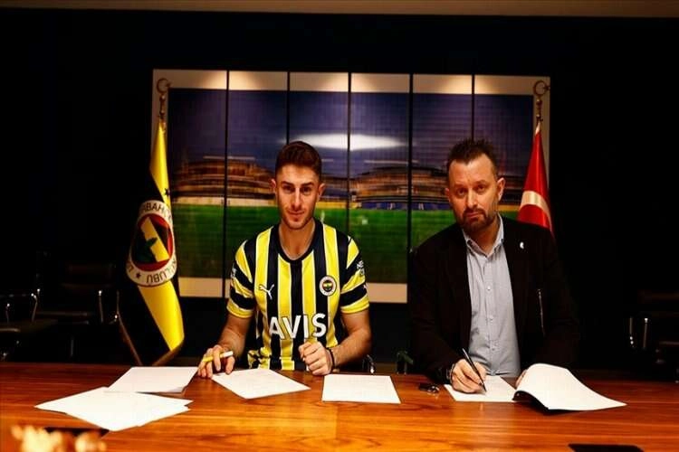 Fenerbahçe, İsmail Yüksek'in sözleşmesini 2027 yılına kadar uzattı haberinin görseli