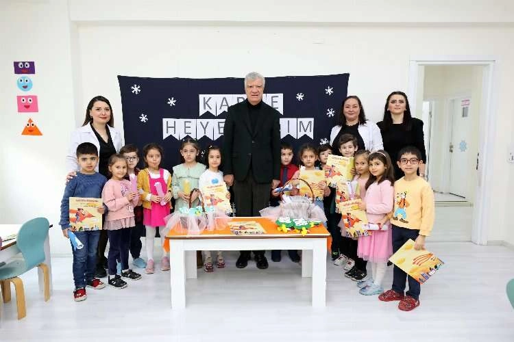 Nar Çiçekleri'nde karne sevinci yaşandı haberinin görseli