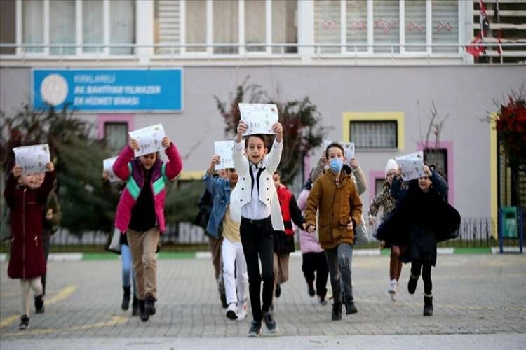 Okullarda karne heyecanı haberinin görseli