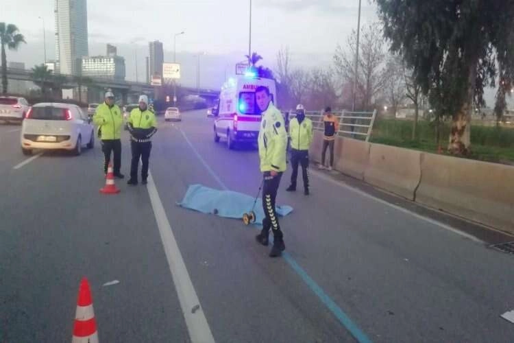 İzmir Konak'ta kaza: Çarpan araç sürücüsü durmadı haberinin görseli