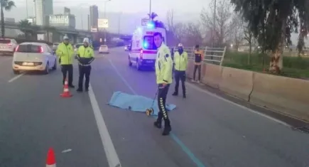 İzmir Konak'ta kaza: Çarpan araç sürücüsü durmadı haberinin görseli