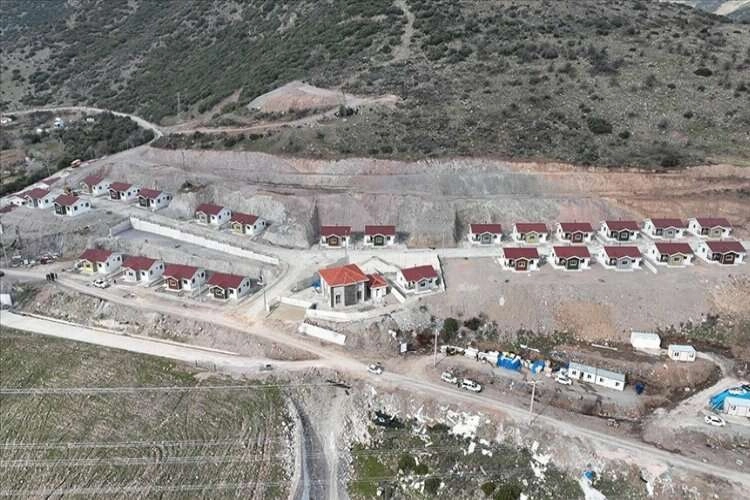 TOKİ, İzmir'de heyelandan etkilenen 34 ailenin evlerini tamamladı haberinin görseli
