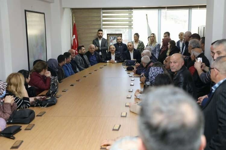 AK Parti İzmir İl Başkanı Kerem Ali Sürekli: Sallanan masalarına takoz yaratmaya çalışıyorlar haberinin görseli